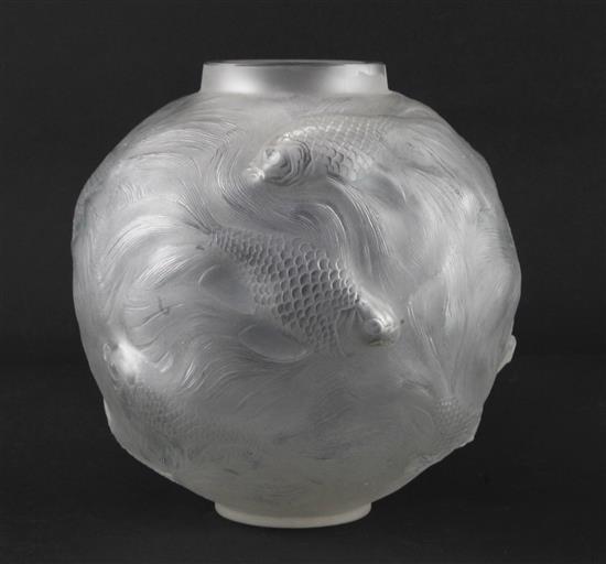 A René Lalique Formose pattern clear and frosted glass vase, 1930s, 17cm